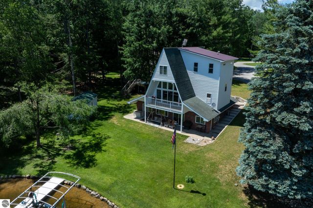 1032 Crown Point Drive, Lake Isabella, MI 48893