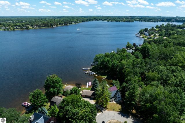 1032 Crown Point Drive, Lake Isabella, MI 48893