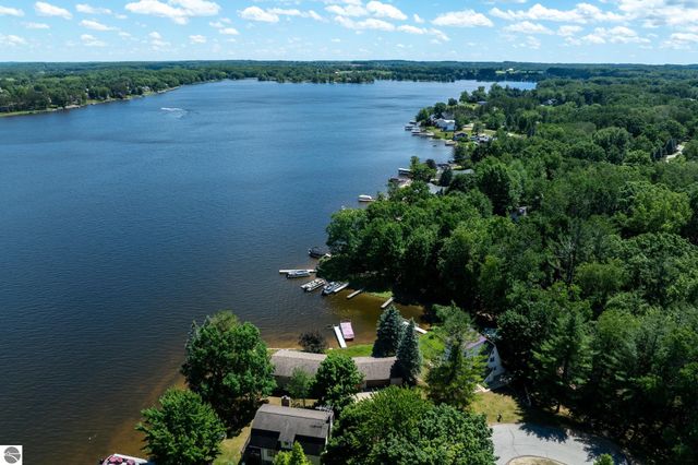 1032 Crown Point Drive, Lake Isabella, MI 48893
