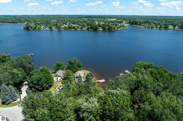 1032 Crown Point Drive, Lake Isabella, MI 48893