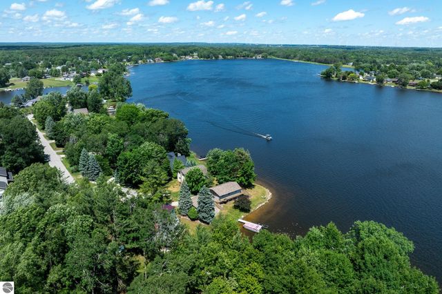 1032 Crown Point Drive, Lake Isabella, MI 48893