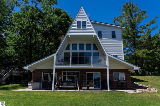 1032 Crown Point Drive, Lake Isabella, MI 48893