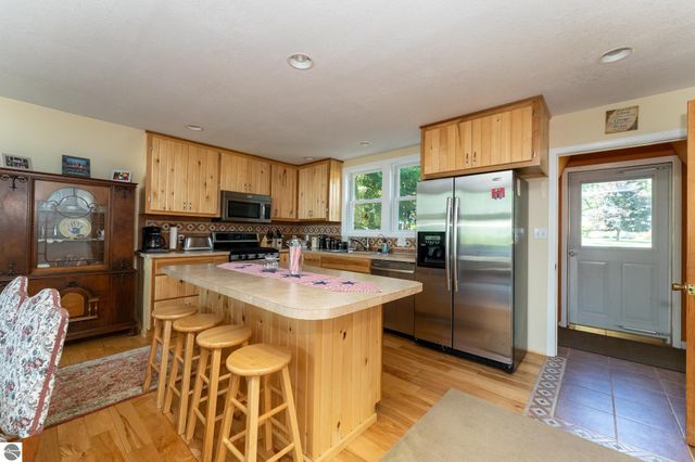 1032 Crown Point Drive, Lake Isabella, MI 48893