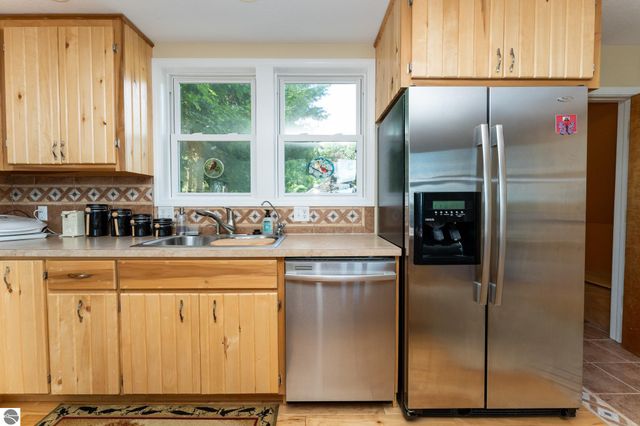 1032 Crown Point Drive, Lake Isabella, MI 48893