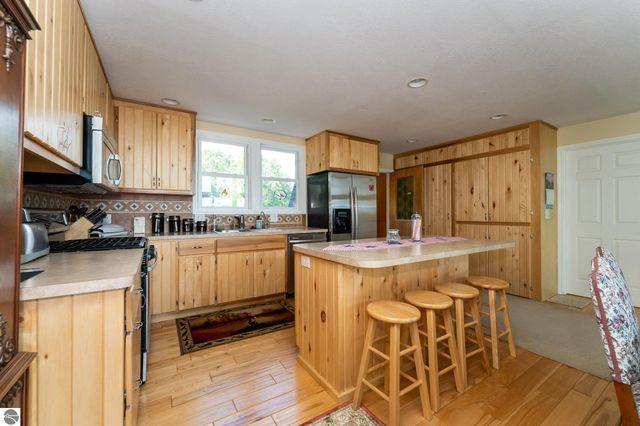 1032 Crown Point Drive, Lake Isabella, MI 48893