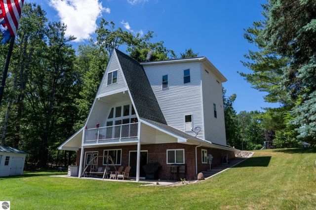 1032 Crown Point Drive, Lake Isabella, MI 48893