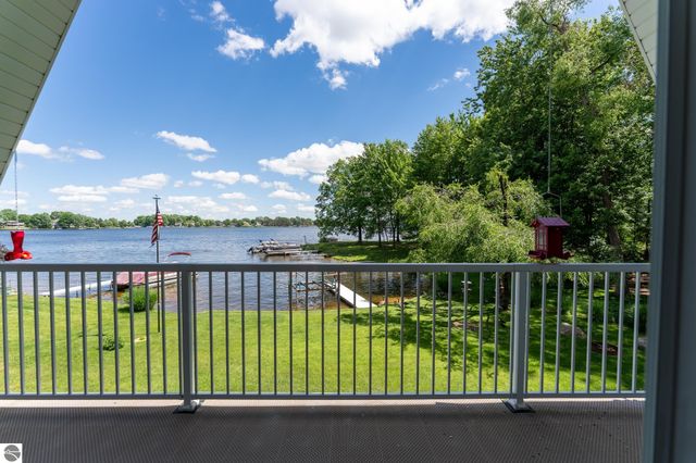 1032 Crown Point Drive, Lake Isabella, MI 48893