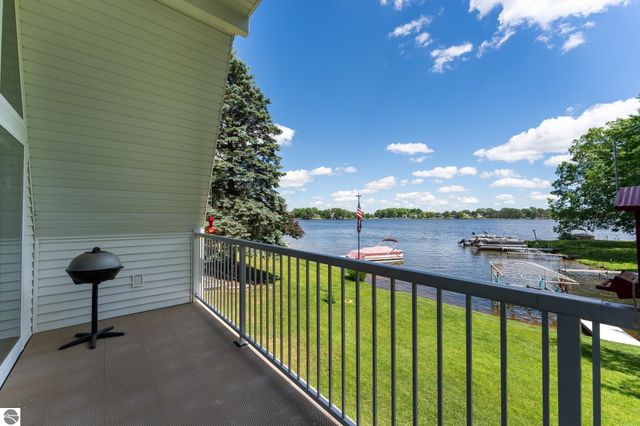 1032 Crown Point Drive, Lake Isabella, MI 48893
