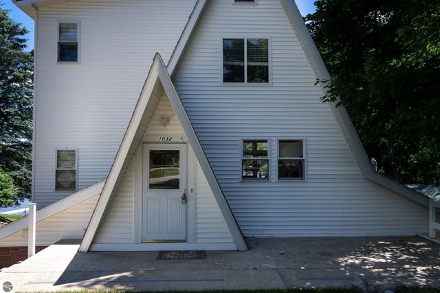 1032 Crown Point Drive, Lake Isabella, MI 48893