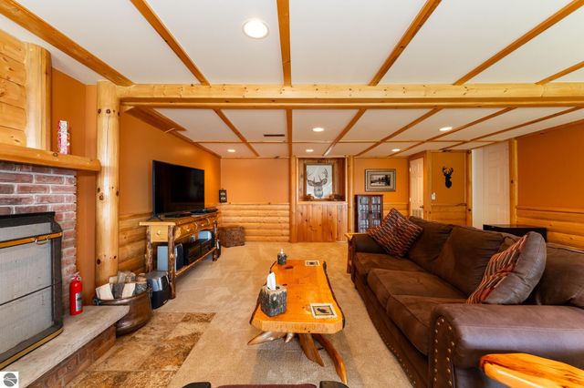 1032 Crown Point Drive, Lake Isabella, MI 48893