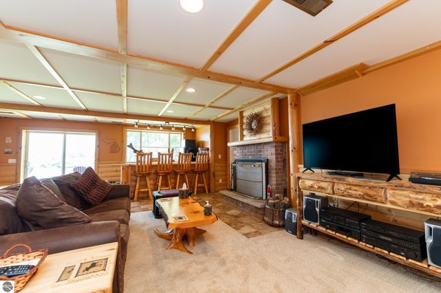 1032 Crown Point Drive, Lake Isabella, MI 48893
