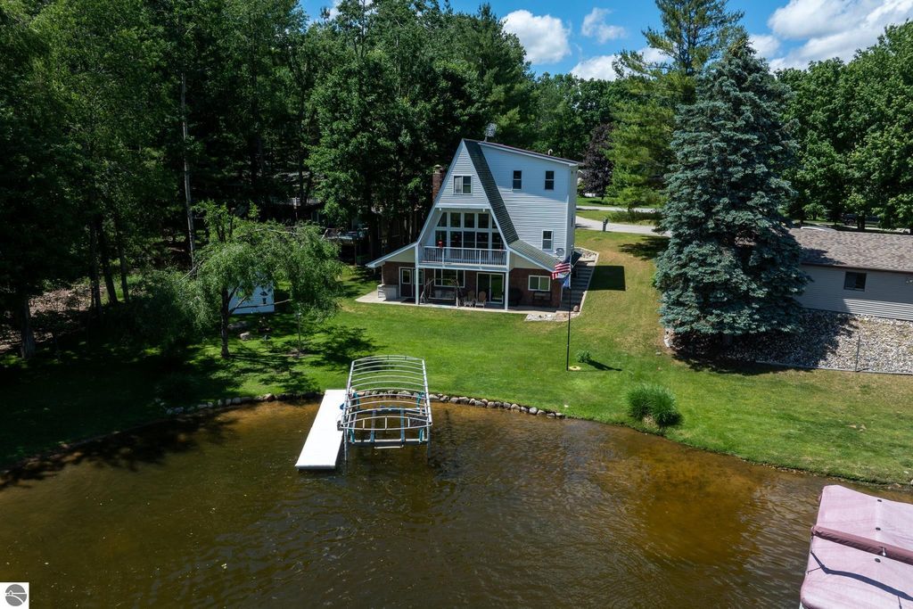1032 Crown Point Drive, Lake Isabella, MI 48893