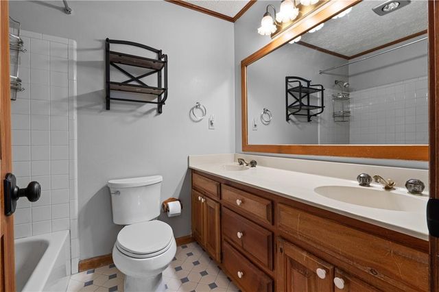 1105 Wedgewood Drive, Fayetteville, GA 30214