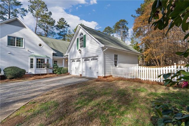 1105 Wedgewood Drive, Fayetteville, GA 30214