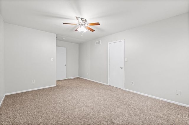 11400 E 11TH Street S, Independence, MO 64054