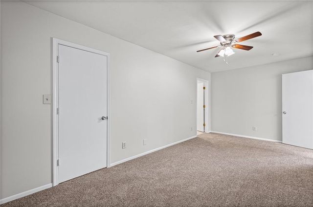 11400 E 11TH Street S, Independence, MO 64054