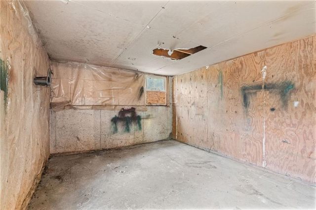 11400 E 11TH Street S, Independence, MO 64054