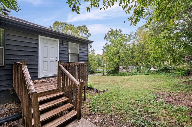 11400 E 11TH Street S, Independence, MO 64054