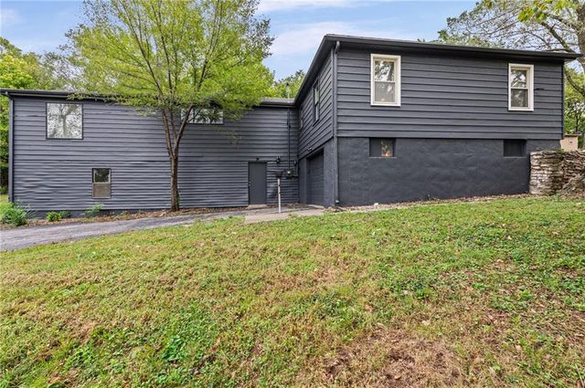 11400 E 11TH Street S, Independence, MO 64054