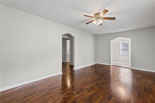 11400 E 11TH Street S, Independence, MO 64054