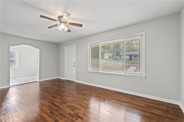 11400 E 11TH Street S, Independence, MO 64054