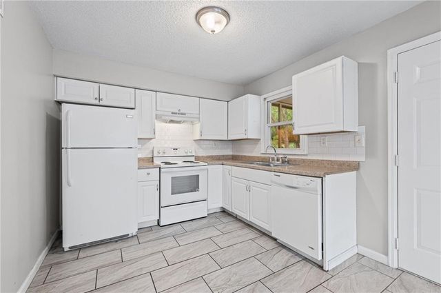 11400 E 11TH Street S, Independence, MO 64054