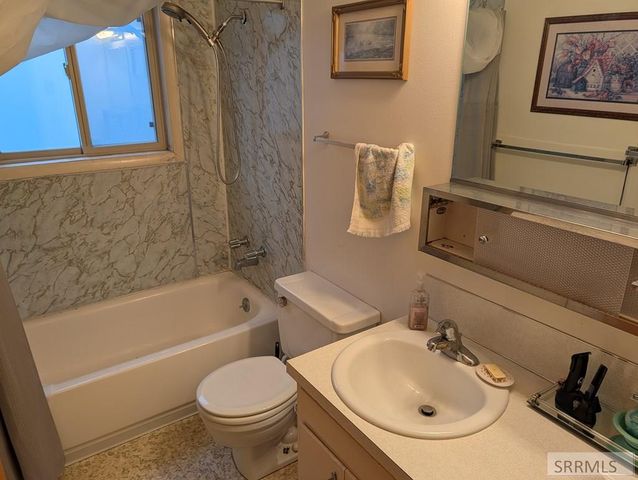 2206 Meadow Street, Idaho Falls, ID 83401