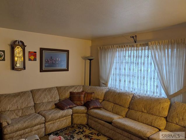 2206 Meadow Street, Idaho Falls, ID 83401