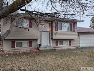 2206 Meadow Street, Idaho Falls, ID 83401