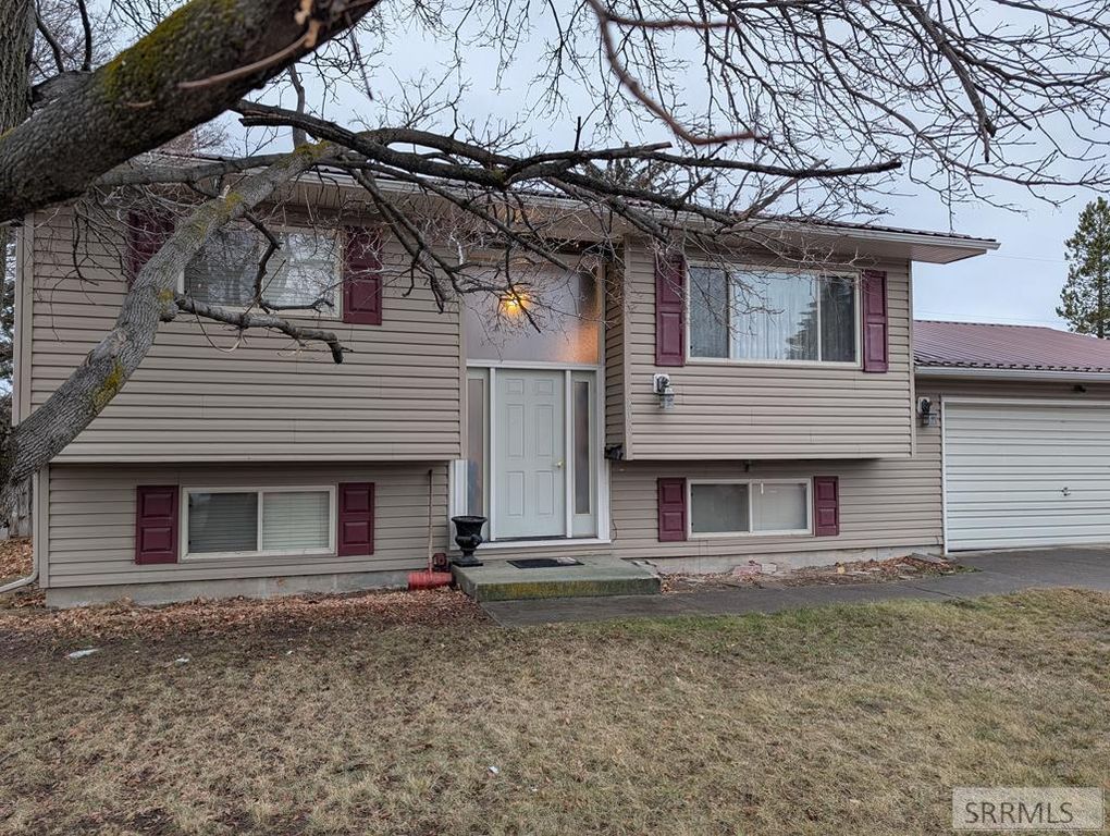 2206 Meadow Street, Idaho Falls, ID 83401