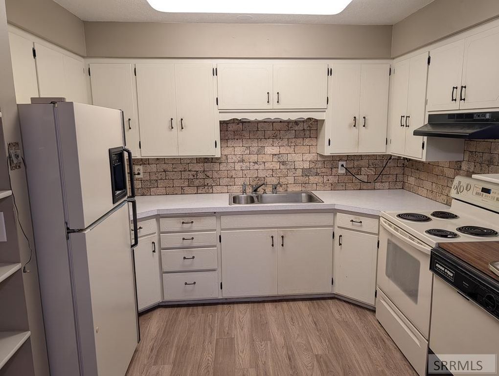 Image 3 of property listing at 2206 Meadow Street, Idaho Falls, ID 83401