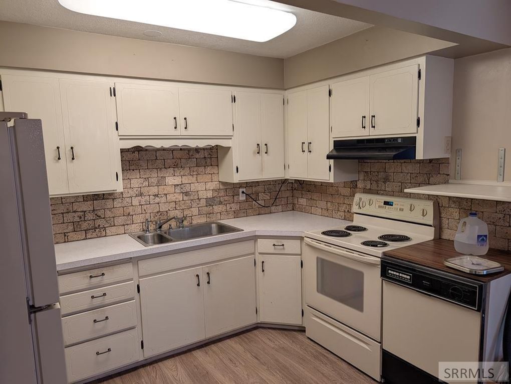 Image 4 of property listing at 2206 Meadow Street, Idaho Falls, ID 83401