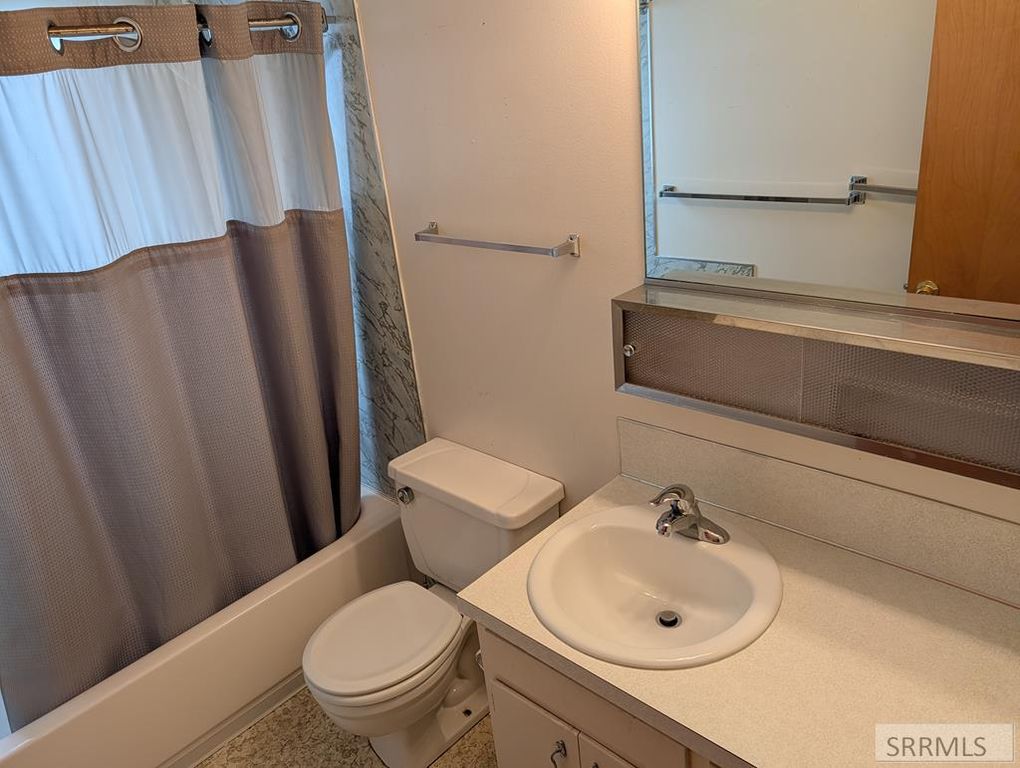 Image 5 of property listing at 2206 Meadow Street, Idaho Falls, ID 83401