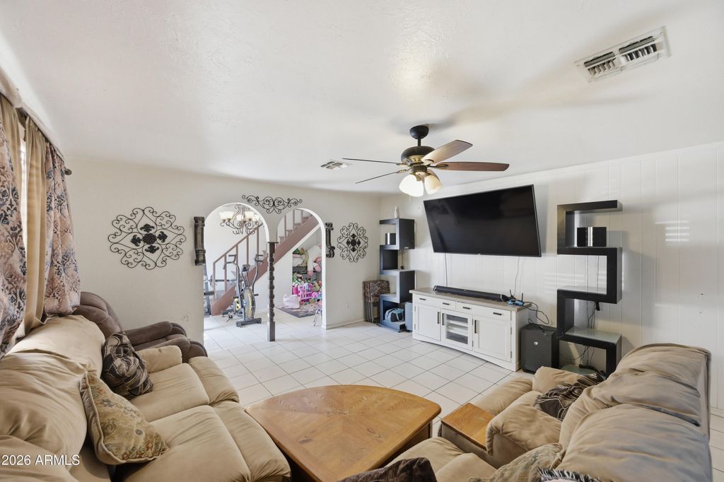 Image 19 of property listing at 4832 W EARLL Drive, Phoenix, AZ 85031