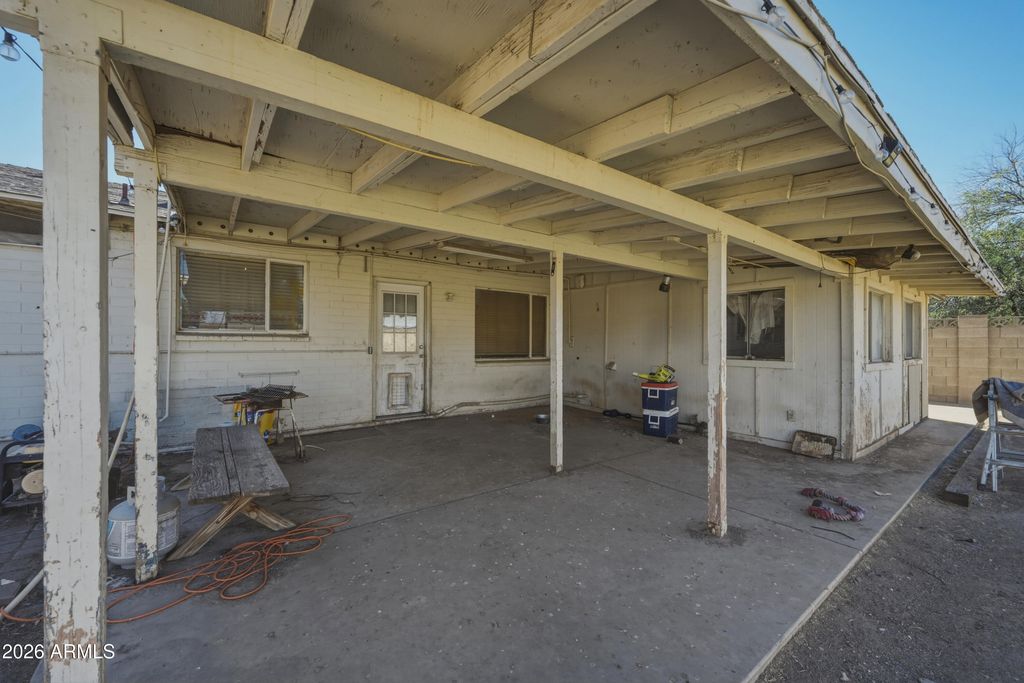 Image 6 of property listing at 4832 W EARLL Drive, Phoenix, AZ 85031