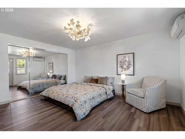 1550 S St, Springfield, OR 97477