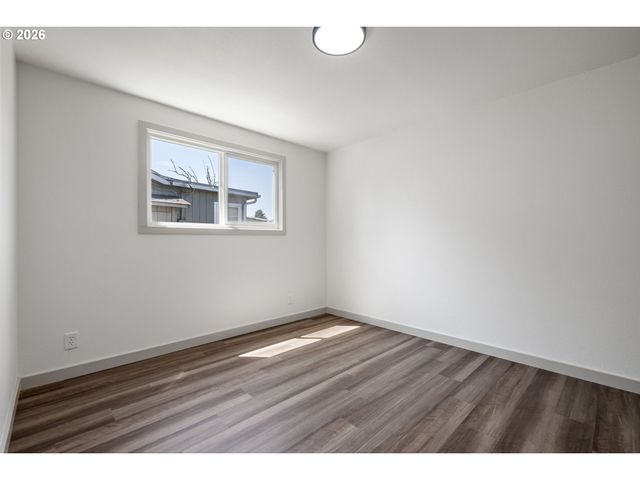1550 S St, Springfield, OR 97477