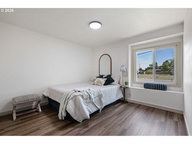 1550 S St, Springfield, OR 97477