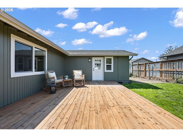 1550 S St, Springfield, OR 97477