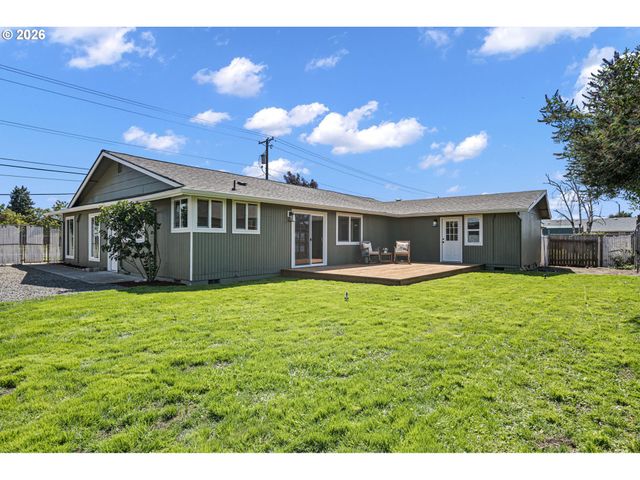 1550 S St, Springfield, OR 97477