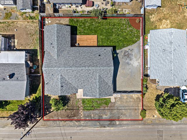 1550 S St, Springfield, OR 97477