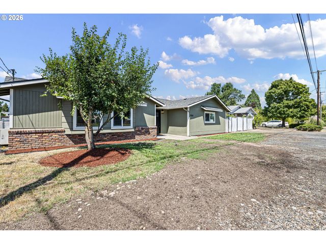 1550 S St, Springfield, OR 97477