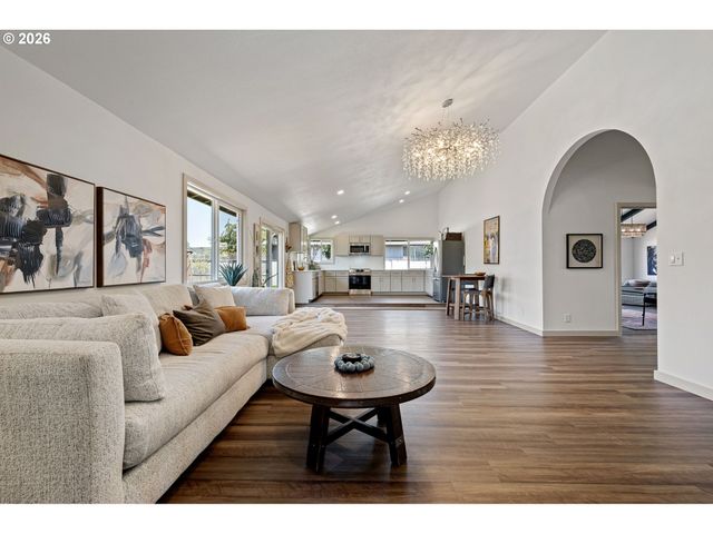 1550 S St, Springfield, OR 97477