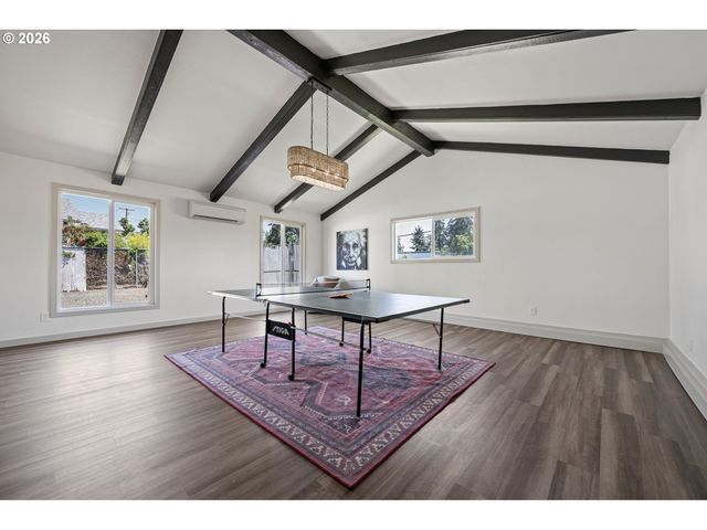 1550 S St, Springfield, OR 97477