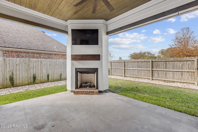 203 Cane Creek Drive, Broussard, LA 70518