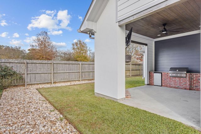 203 Cane Creek Drive, Broussard, LA 70518