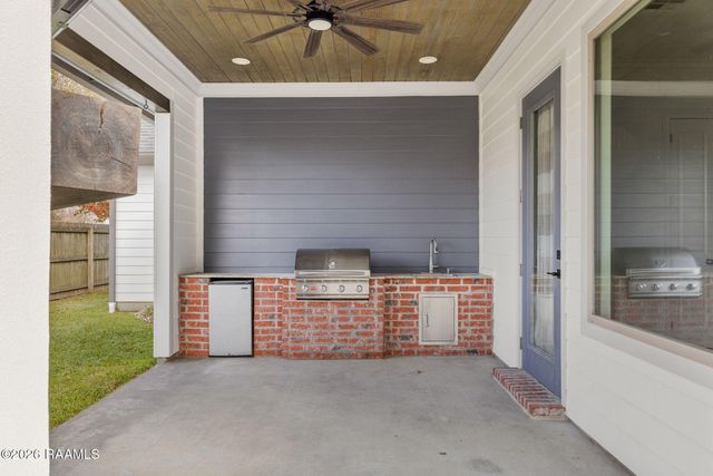 203 Cane Creek Drive, Broussard, LA 70518