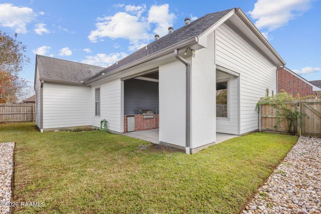 203 Cane Creek Drive, Broussard, LA 70518