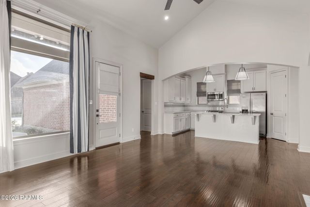 203 Cane Creek Drive, Broussard, LA 70518