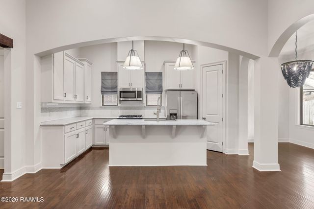 203 Cane Creek Drive, Broussard, LA 70518